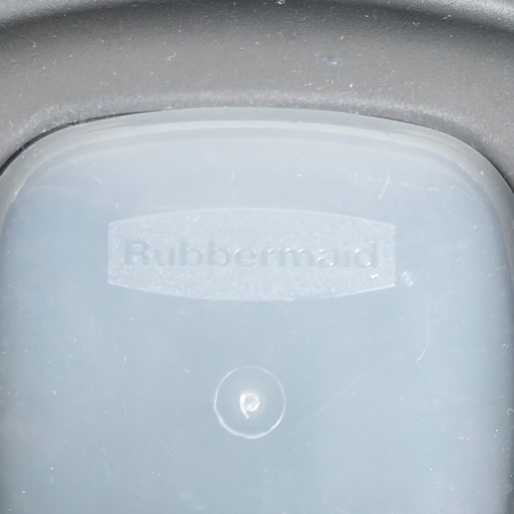 Rubbermaid Premier Square Snap Lid Replacement 5" Black- 10M1M2